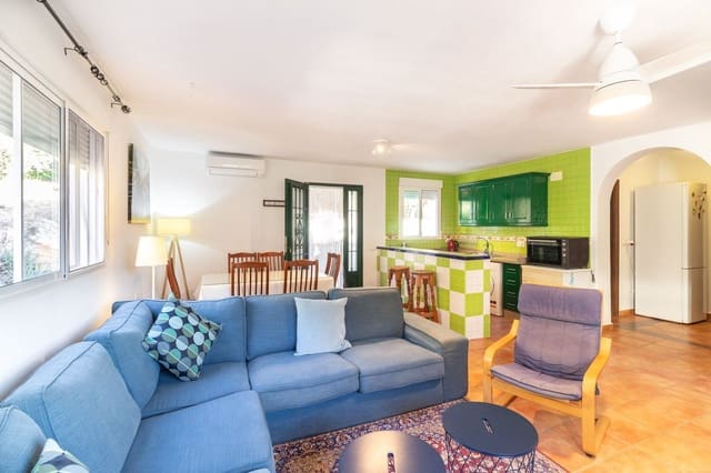 2 soveværelse Finca/Landehus til leje i Los Guajares med swimmingpool garage - € 700 (Ref: 10063762)