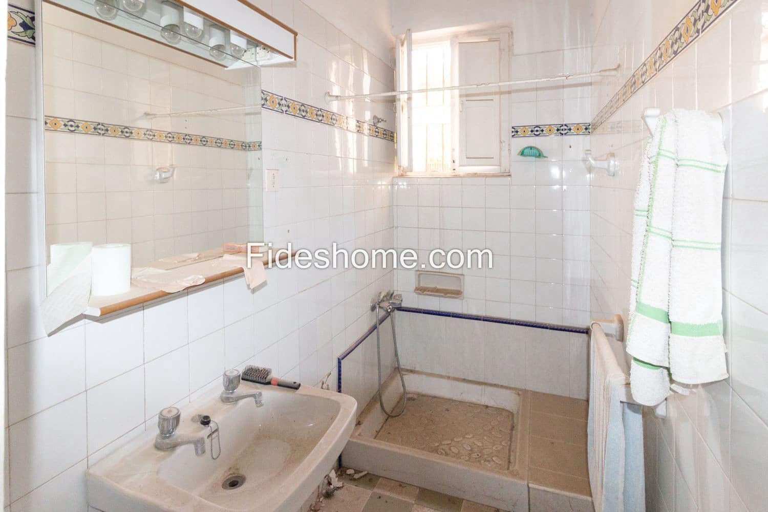 8 slaapkamer Huis te koop in Durcal - € 180.000 (Ref: 10120441)