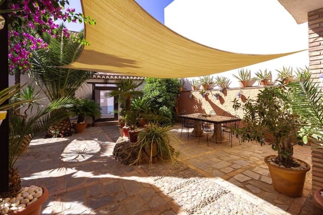 3 Zimmer Villa zu vermieten in Nigüelas mit Pool - 800 € (Ref: 10132045)