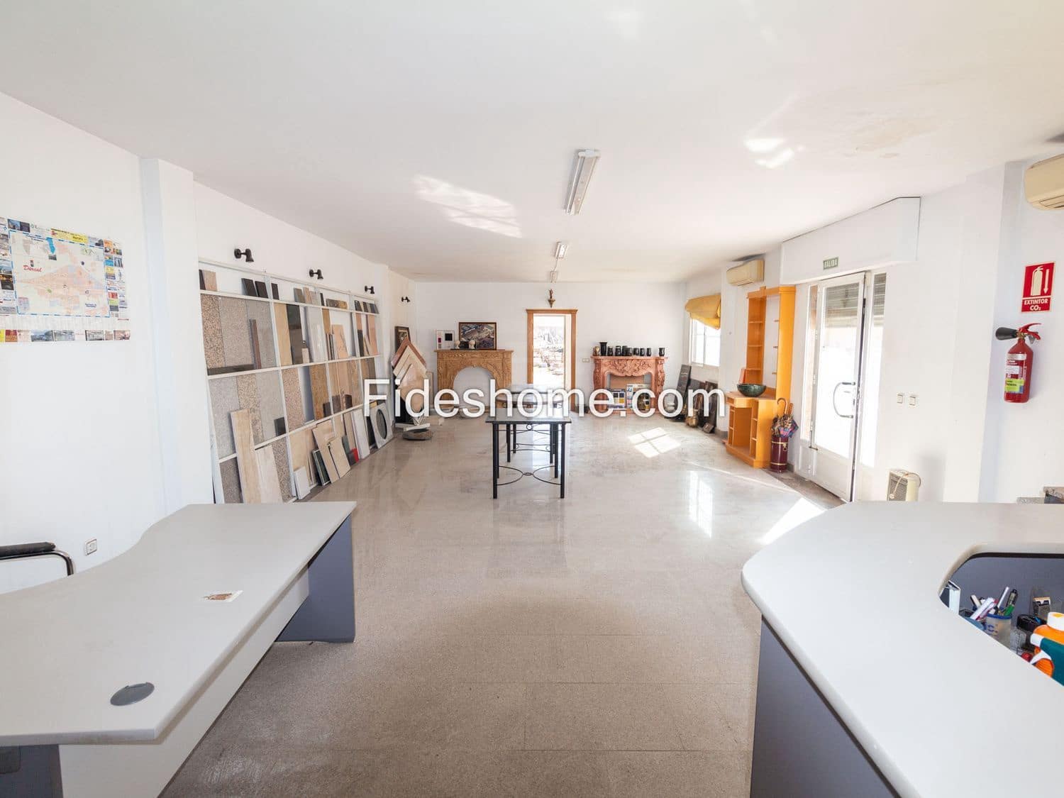 Kommersiell till salu i Durcal - 320 000 € (Ref: 8056718)