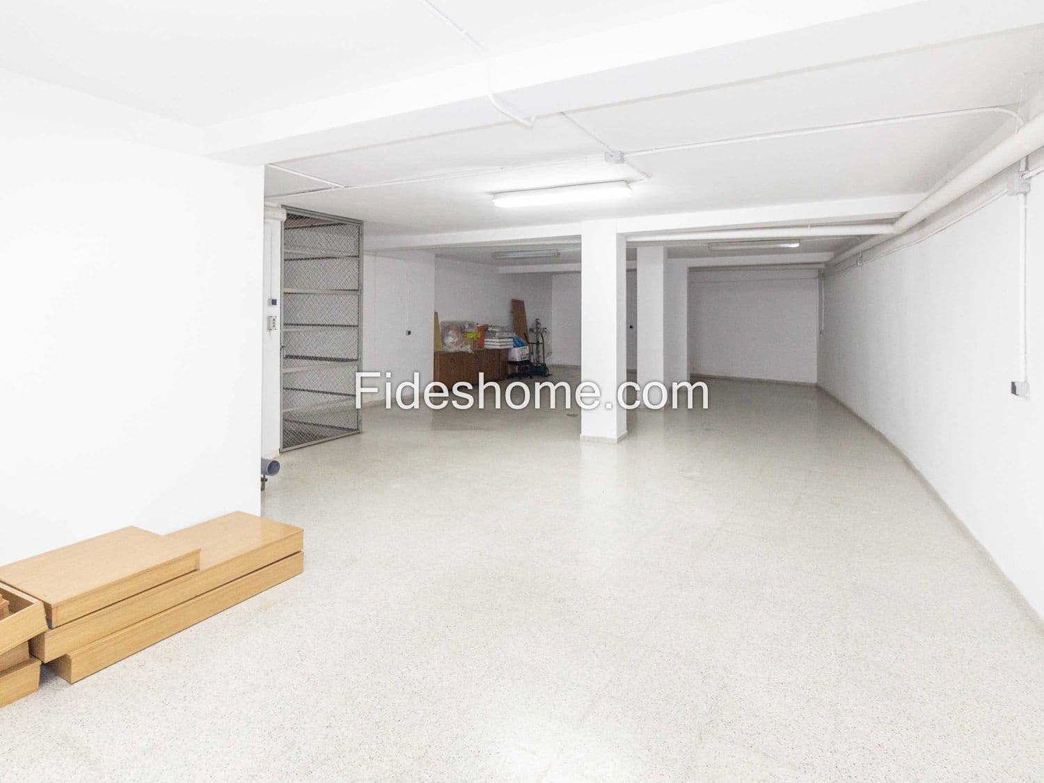 Commercial for sale in Durcal - € 245,000 (Ref: 8396735)