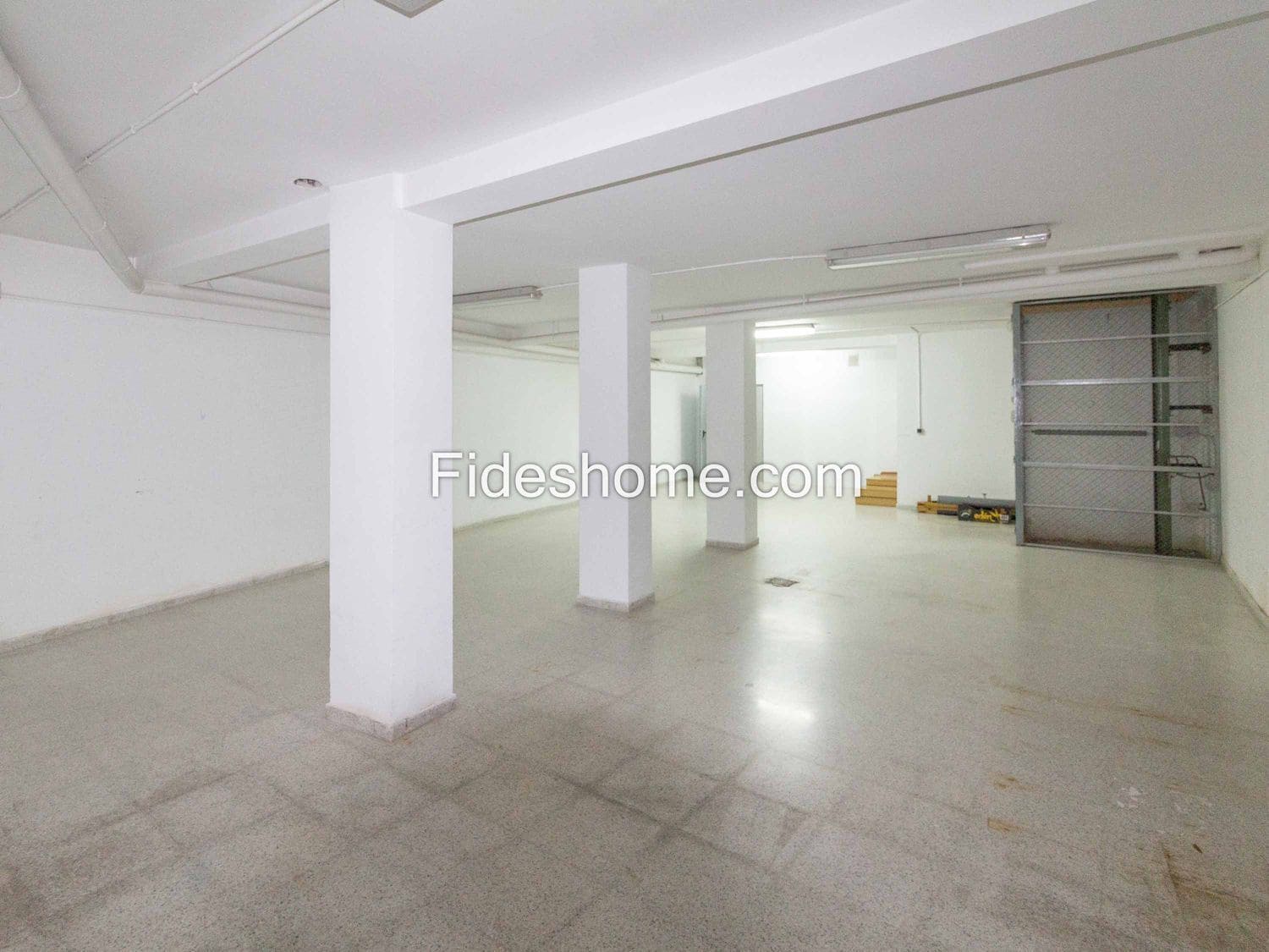 Commercial for sale in Durcal - € 245,000 (Ref: 8396735)