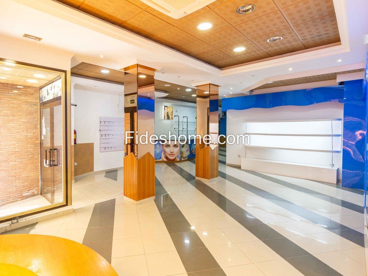 Commercial for sale in Durcal - € 245,000 (Ref: 8396735)