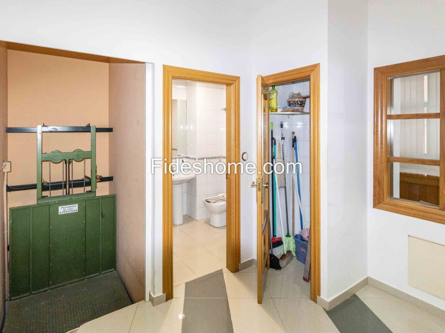 Commercial for sale in Durcal - € 245,000 (Ref: 8396735)