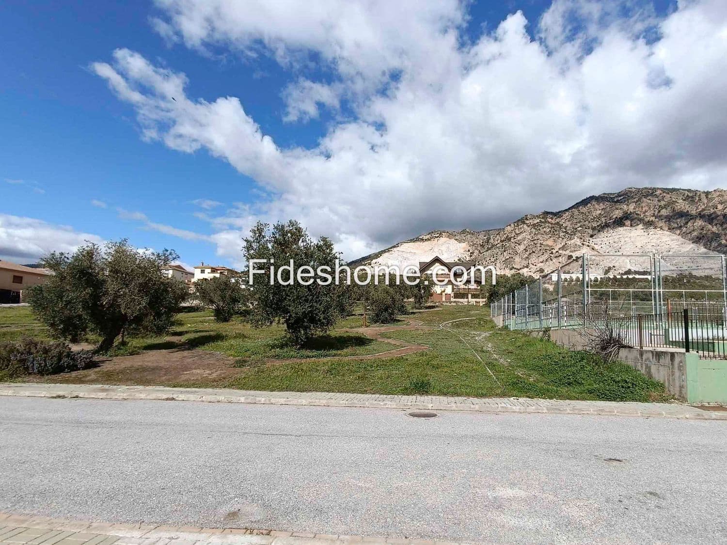 Grunde uden byggetilladelser til salg i Durcal - € 68.000 (Ref: 8901773)