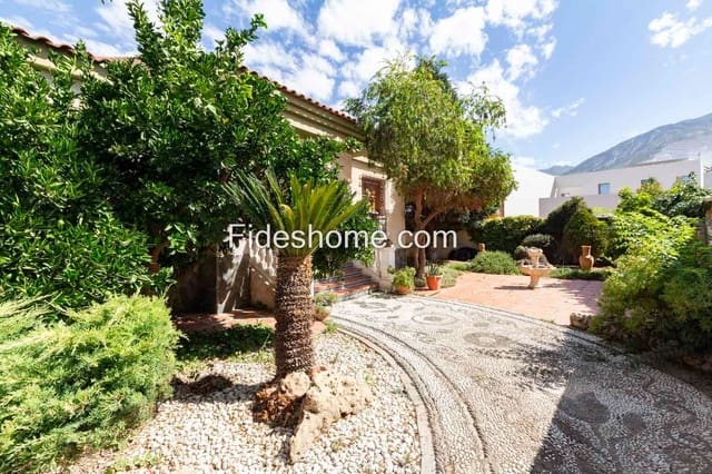 Chalet de 4 habitaciones en Dúrcal en venta con piscina garaje - 470.000 € (Ref: 9148713)