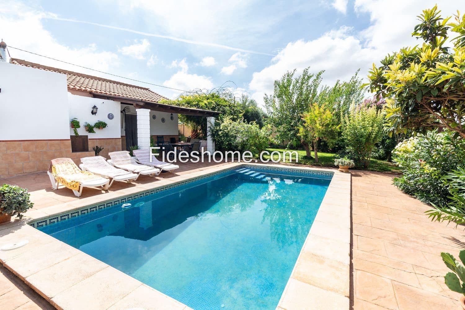 4 soveværelse Finca/Landehus til salg i Durcal med swimmingpool garage - € 220.000 (Ref: 9217043)