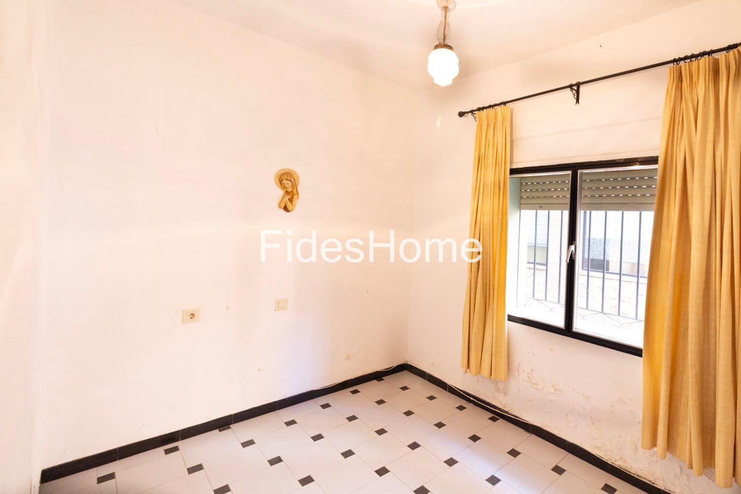 3 bedroom Townhouse for sale in Durcal with garage - € 90,000 (Ref: 9436707)