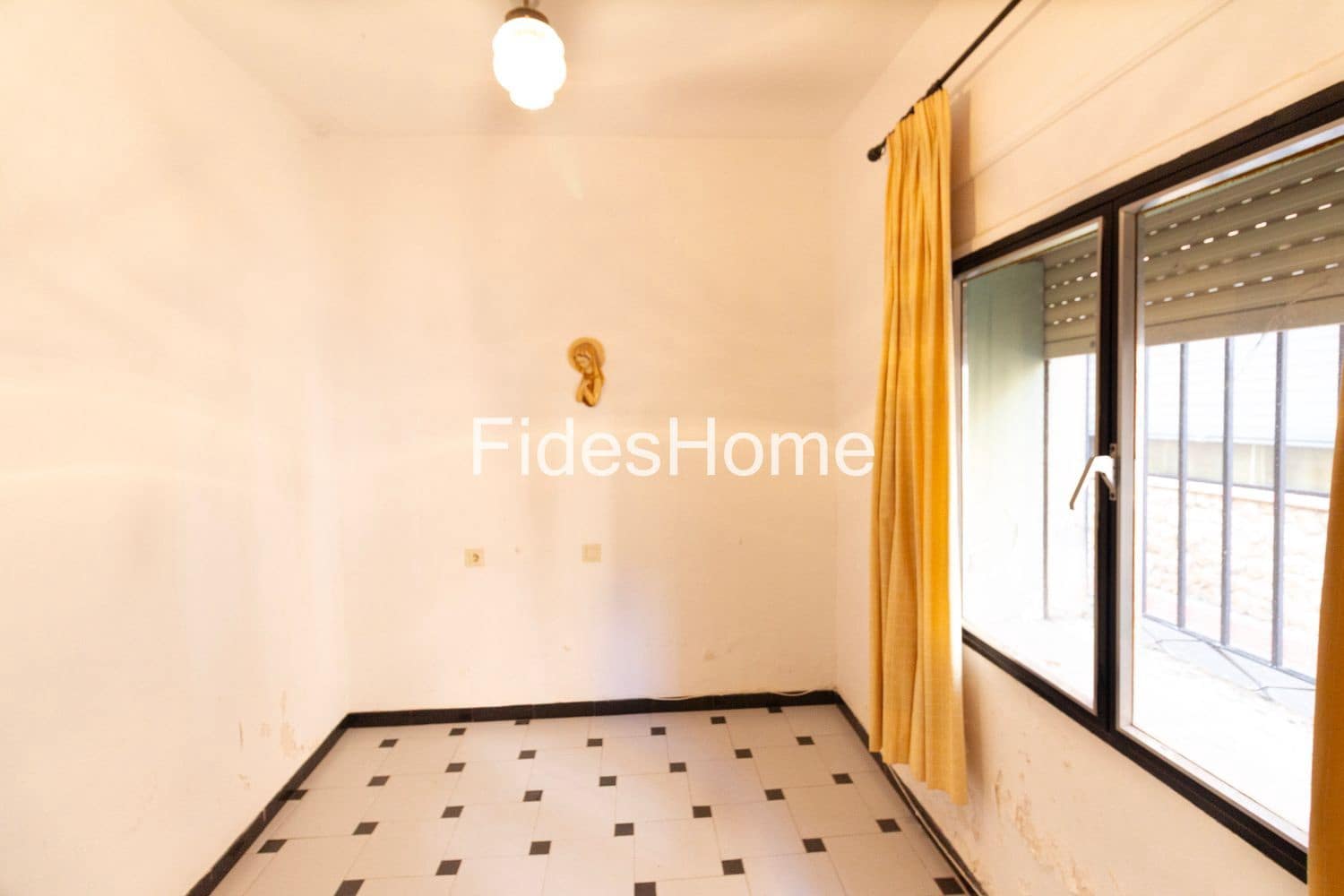 3 bedroom Townhouse for sale in Durcal with garage - € 90,000 (Ref: 9436707)