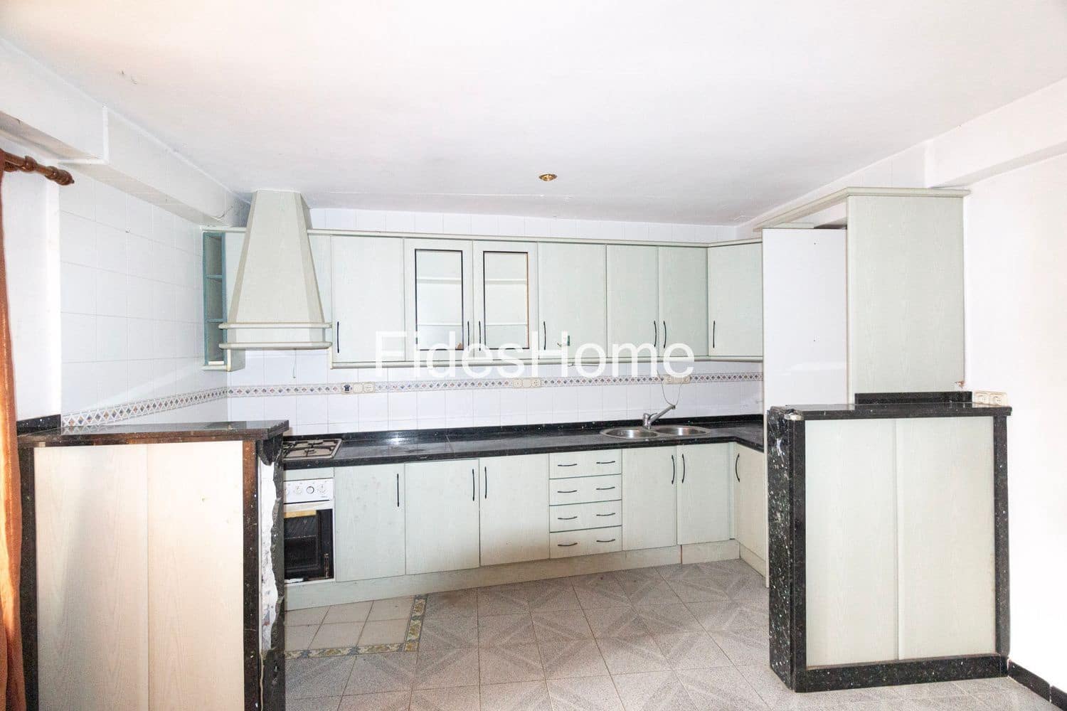 3 bedroom Townhouse for sale in Durcal with garage - € 90,000 (Ref: 9436707)