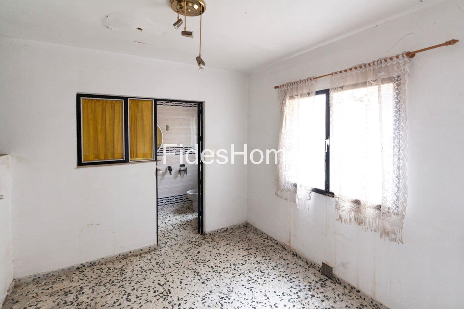 3 bedroom Townhouse for sale in Durcal with garage - € 90,000 (Ref: 9436707)