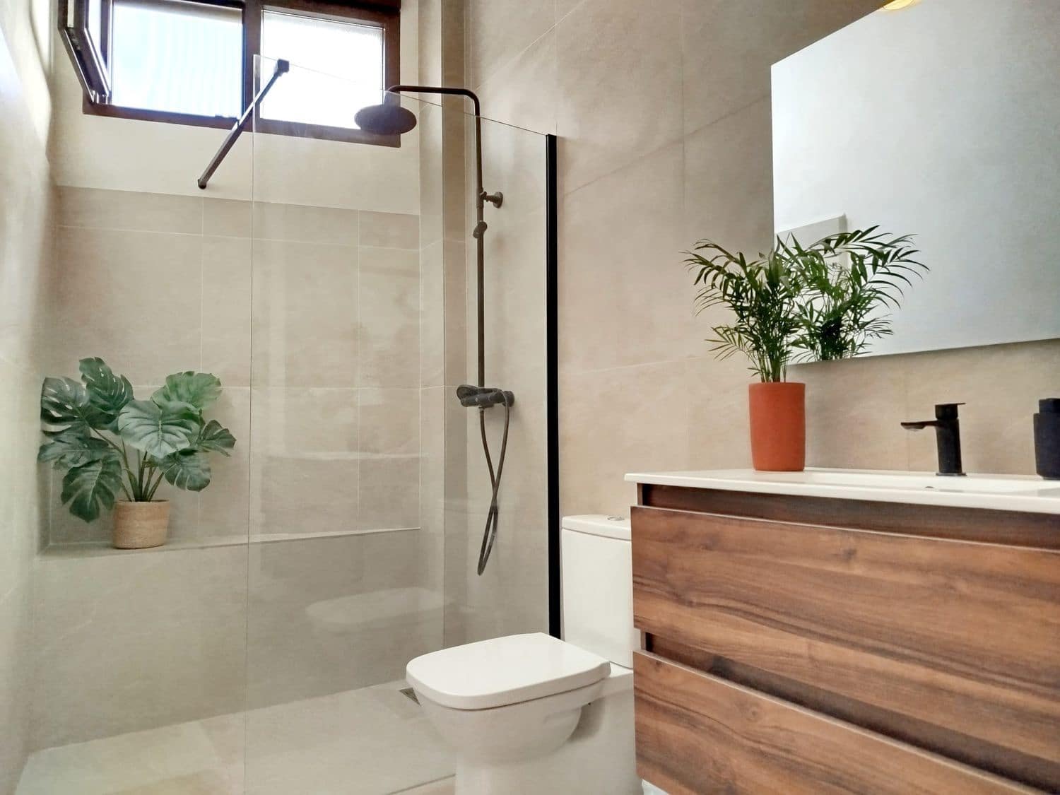 2 makuuhuone Omakotitalo myytävänä paikassa Niguelas mukana 
autotalli - 180 000 € (Ref: 9467949)