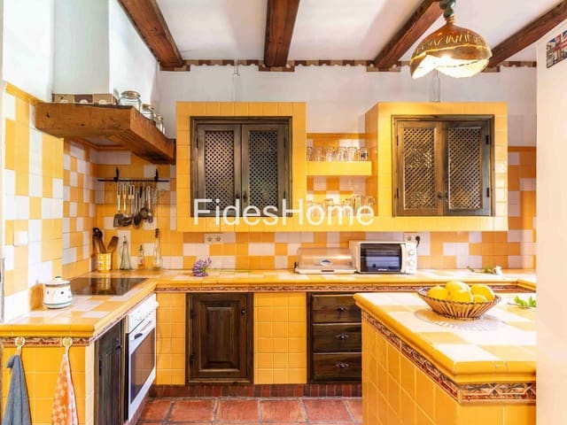 Chalet de 5 habitaciones en Nigüelas en venta con piscina garaje - 495.000 € (Ref: 9632909)