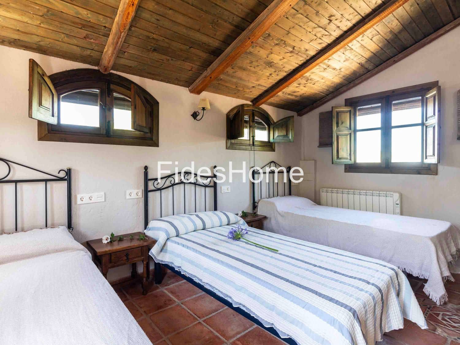 5 makuuhuone Huvila myytävänä paikassa Niguelas mukana uima-altaan 
autotalli - 495 000 € (Ref: 9632909)