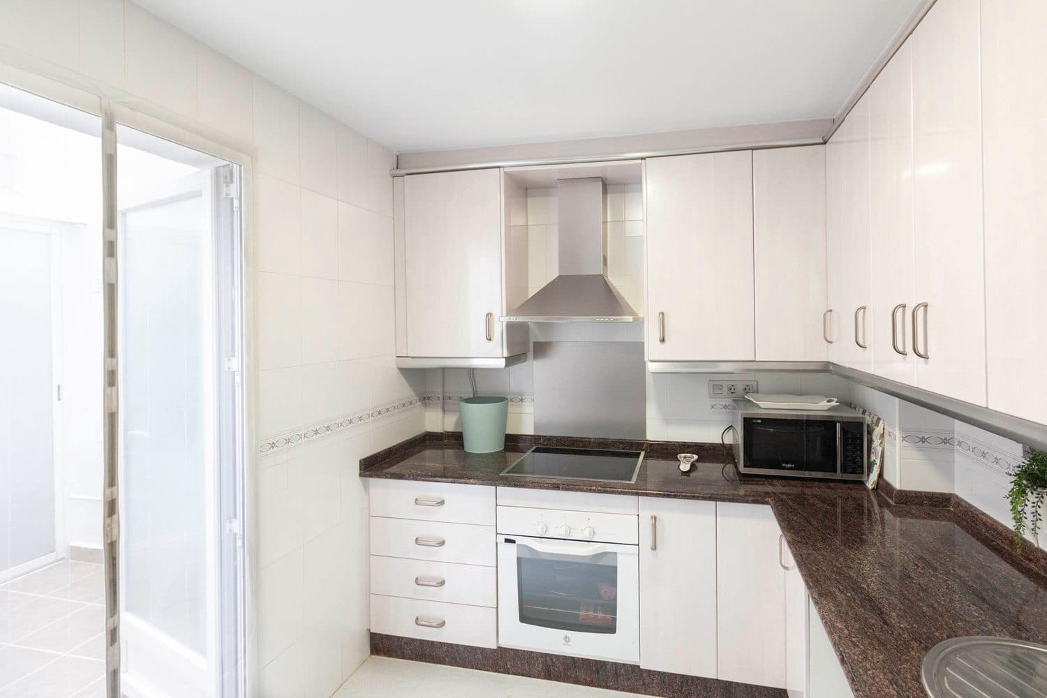 2 slaapkamer Appartement te huur in Durcal met garage - € 550 (Ref: 9647707)