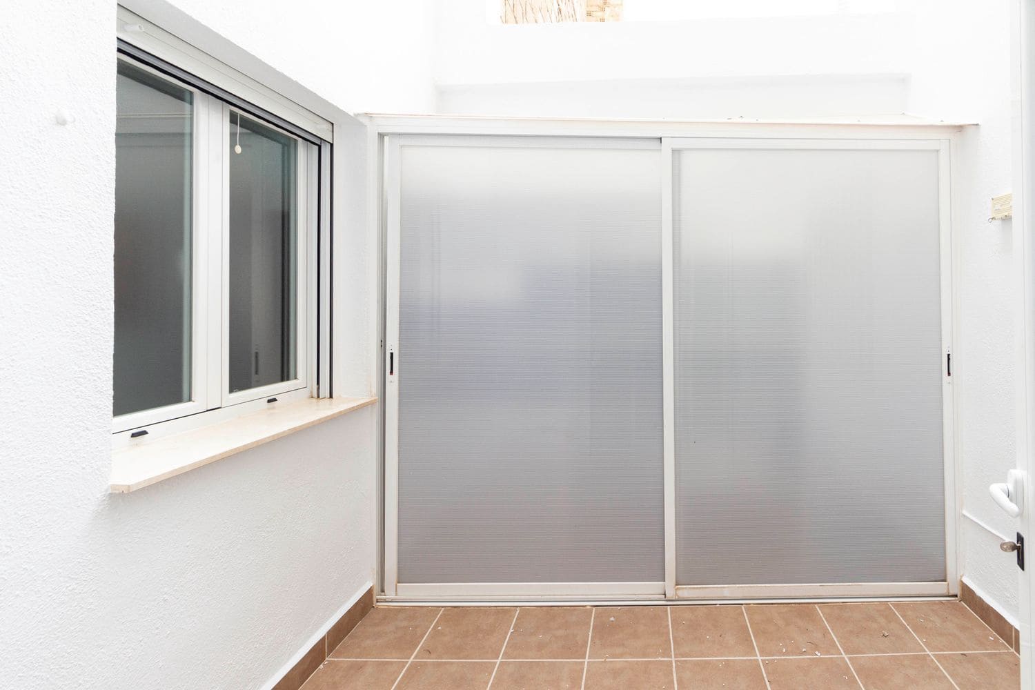 2 slaapkamer Appartement te huur in Durcal met garage - € 550 (Ref: 9647707)