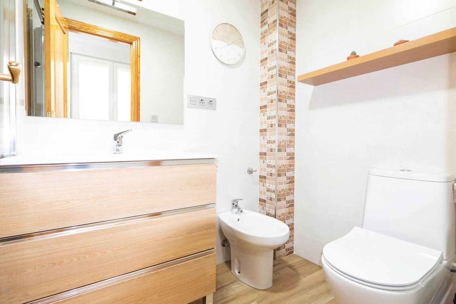 2 slaapkamer Appartement te huur in Durcal met garage - € 550 (Ref: 9647707)