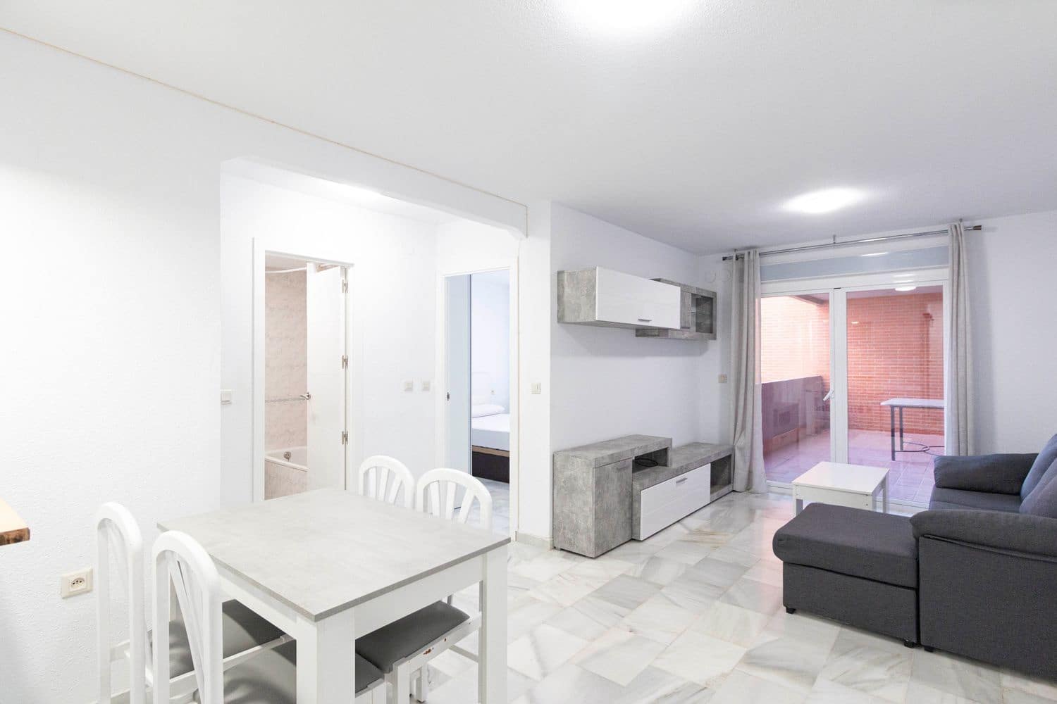 3 bedroom Apartment for rent in Granada city with garage - € 750 (Ref: 9714331)