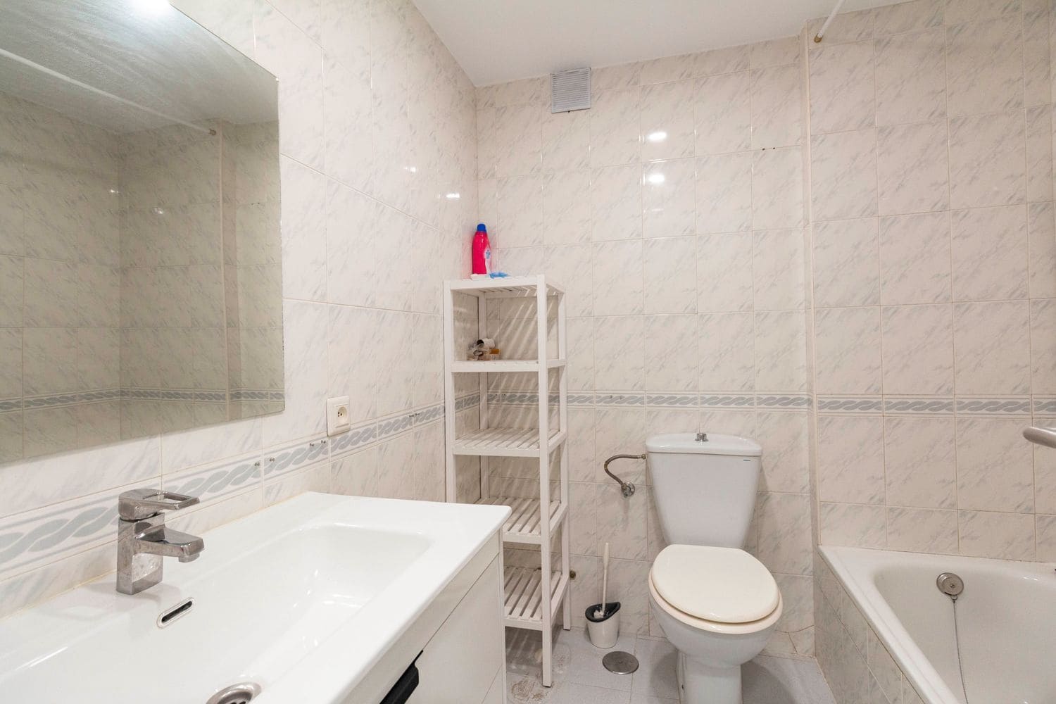 3 bedroom Apartment for rent in Granada city with garage - € 750 (Ref: 9714331)