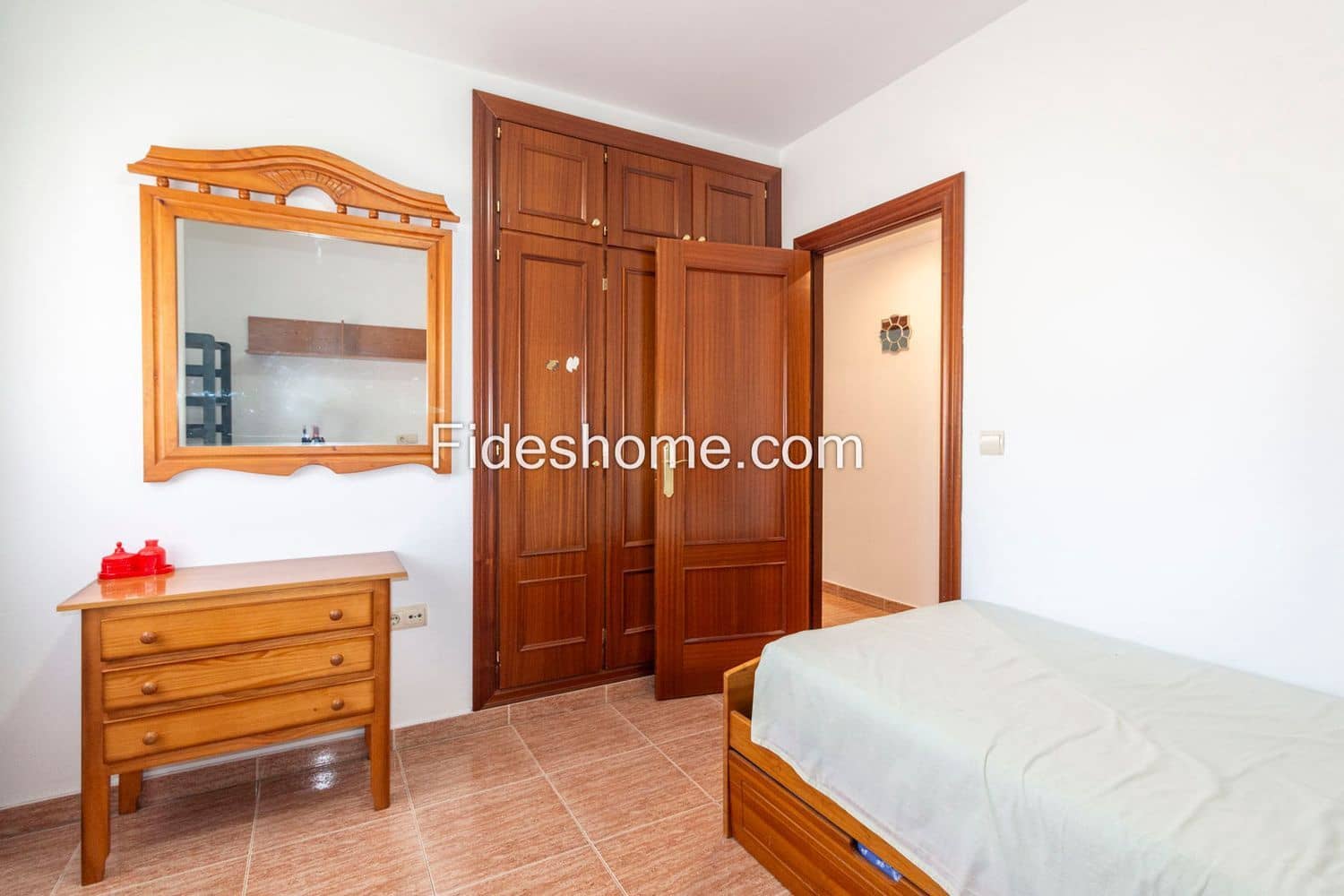 4 bedroom Apartment for sale in Durcal with garage - € 119,500 (Ref: 9737932)