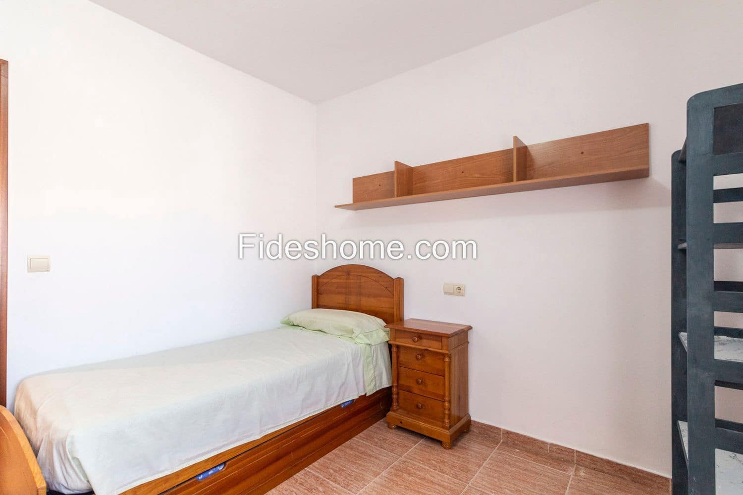 4 bedroom Apartment for sale in Durcal with garage - € 119,500 (Ref: 9737932)