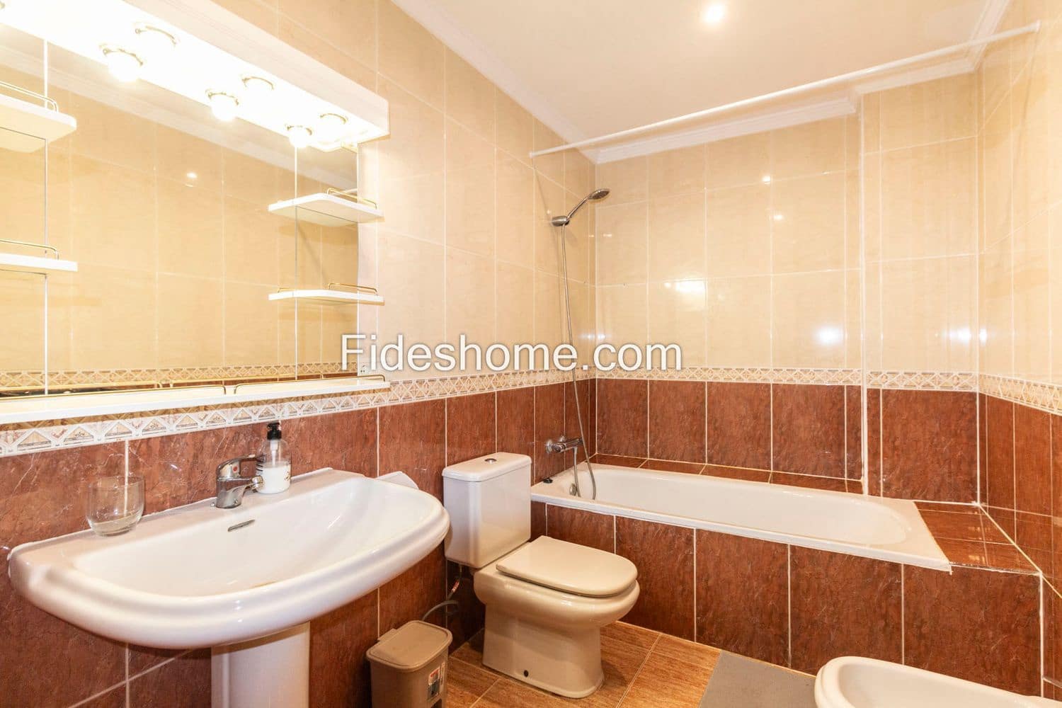 4 bedroom Apartment for sale in Durcal with garage - € 119,500 (Ref: 9737932)