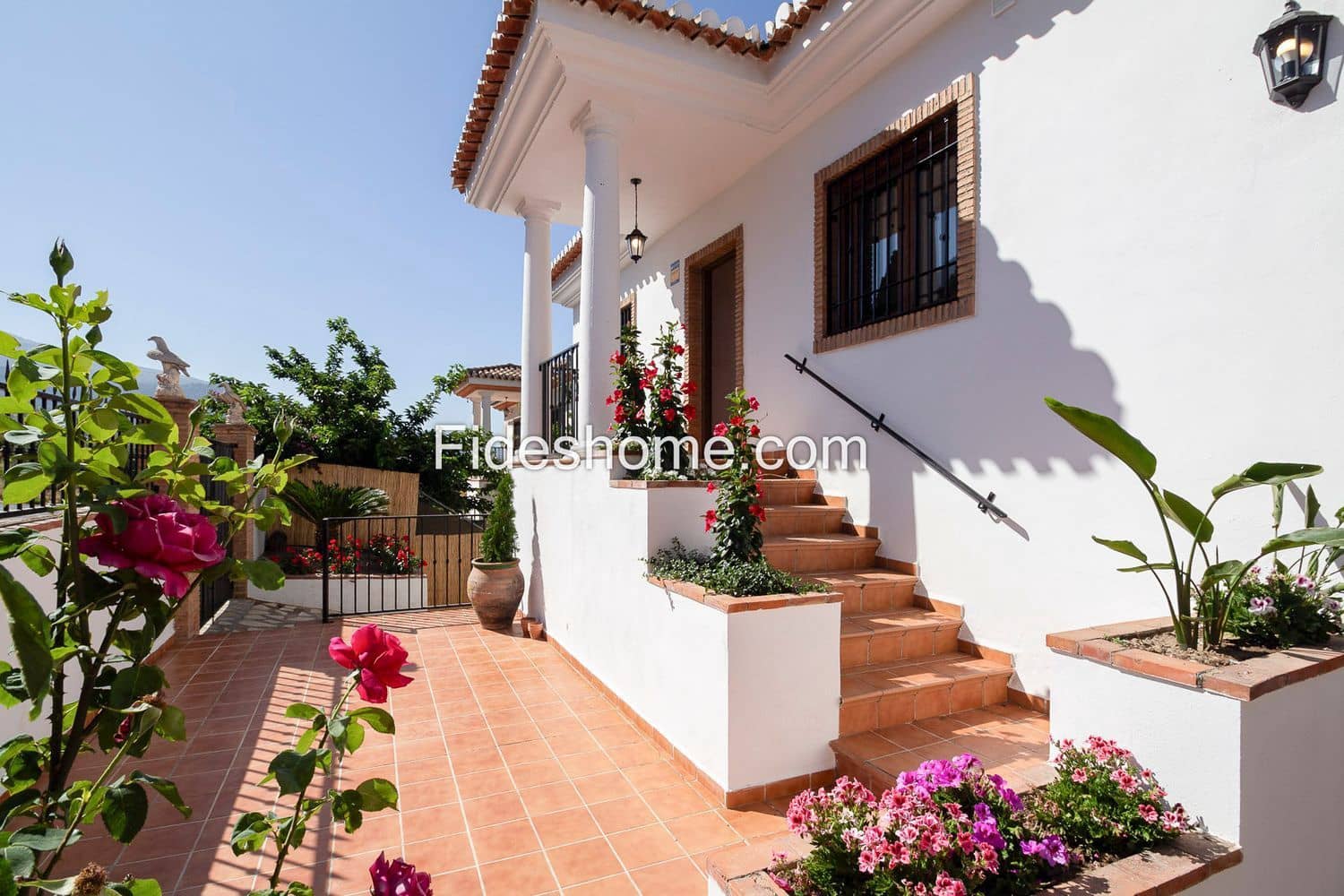 3 bedroom Villa for sale in Durcal with pool garage - € 357,000 (Ref: 9891673)