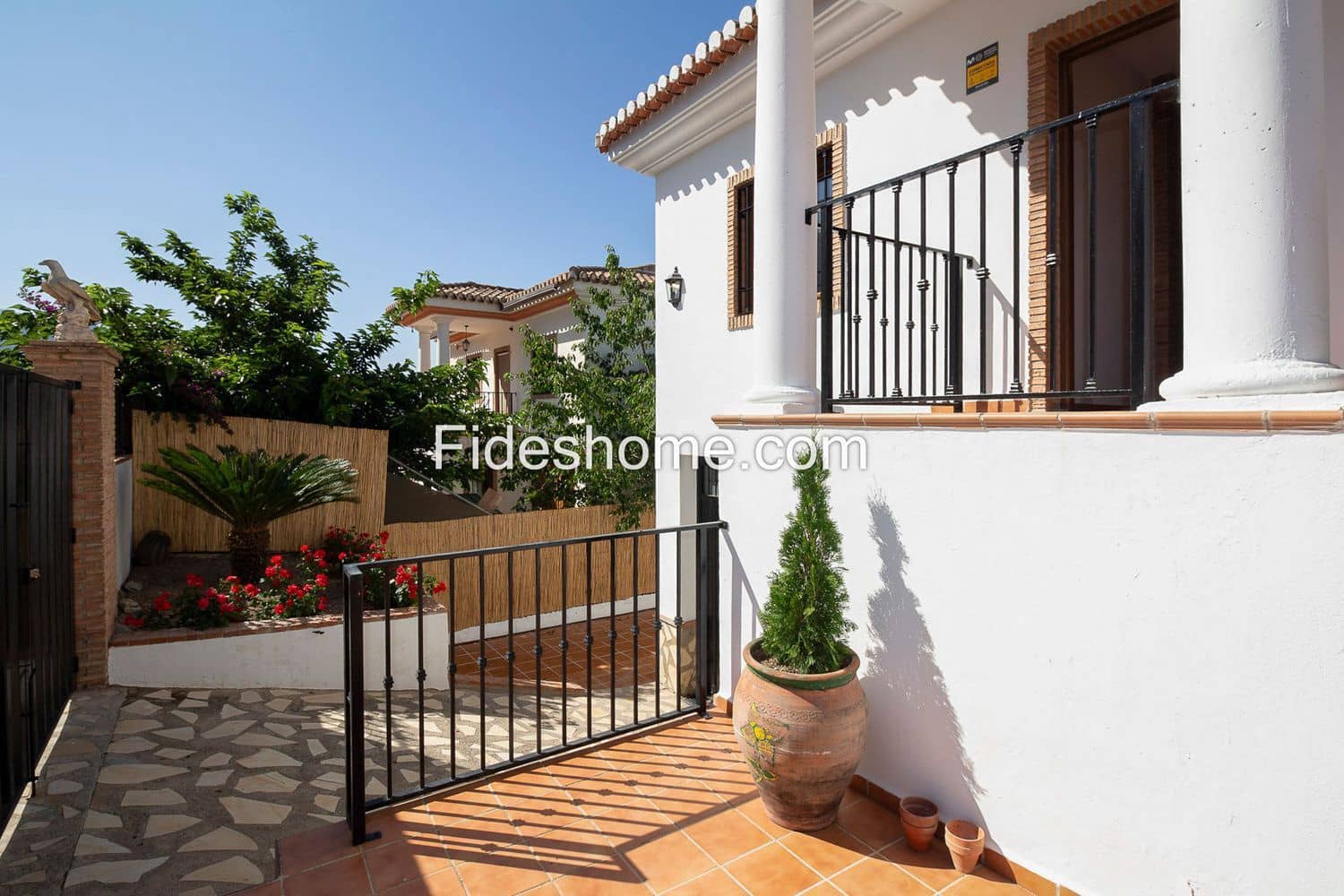 3 bedroom Villa for sale in Durcal with pool garage - € 357,000 (Ref: 9891673)