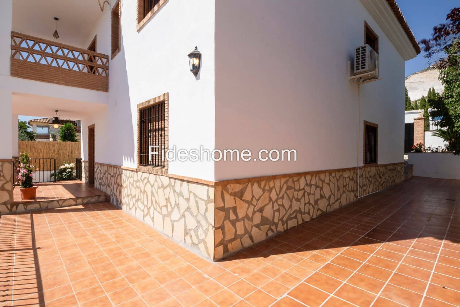 3 bedroom Villa for sale in Durcal with pool garage - € 357,000 (Ref: 9891673)