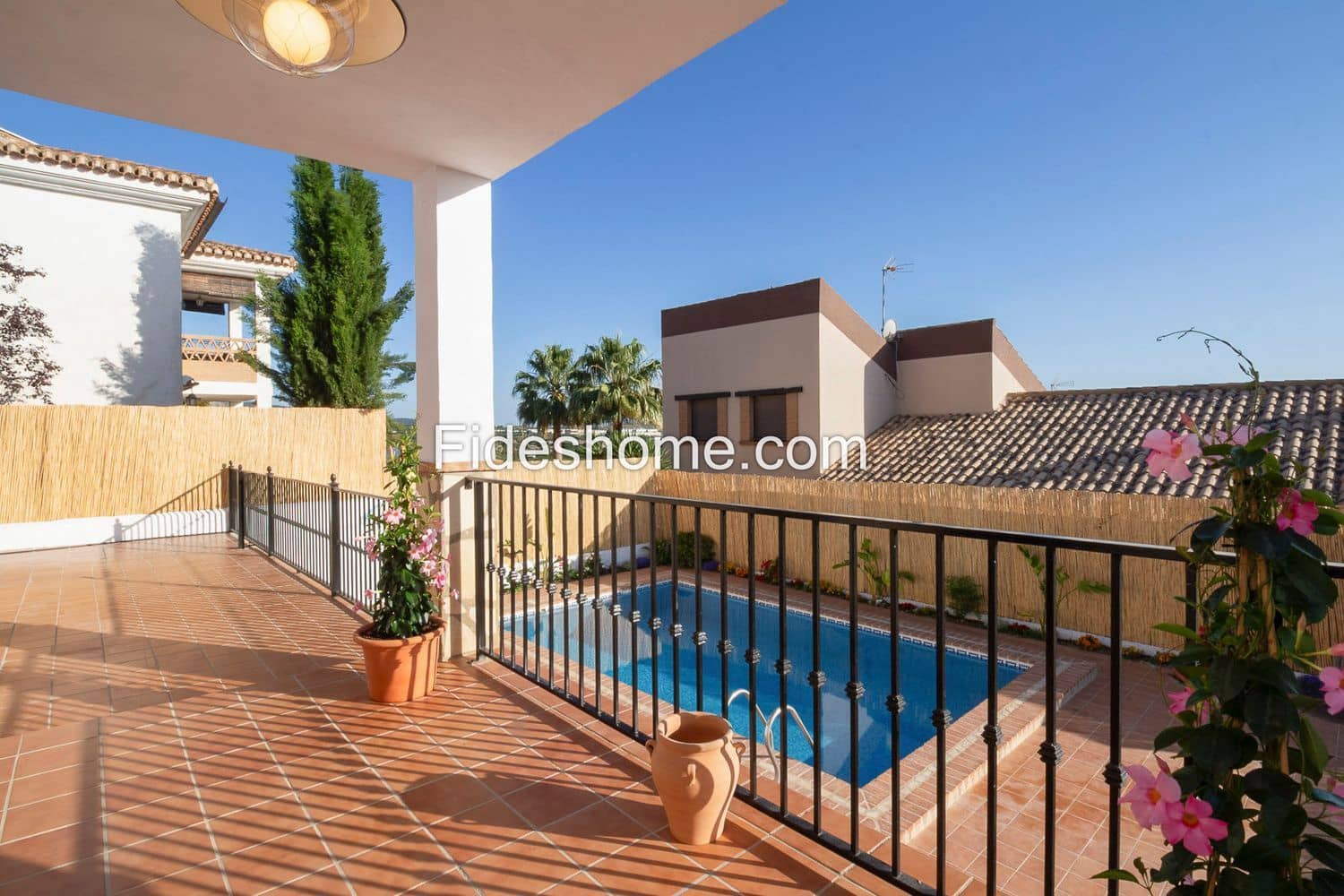 3 bedroom Villa for sale in Durcal with pool garage - € 357,000 (Ref: 9891673)