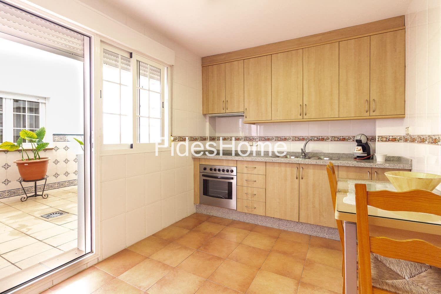 3 bedroom Townhouse for rent in Durcal with garage - € 800 (Ref: 9939256)