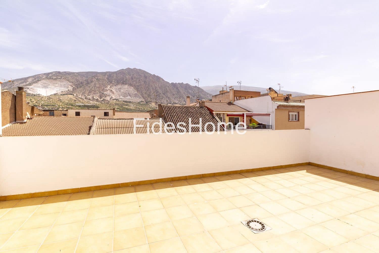 3 bedroom Townhouse for rent in Durcal with garage - € 800 (Ref: 9939256)