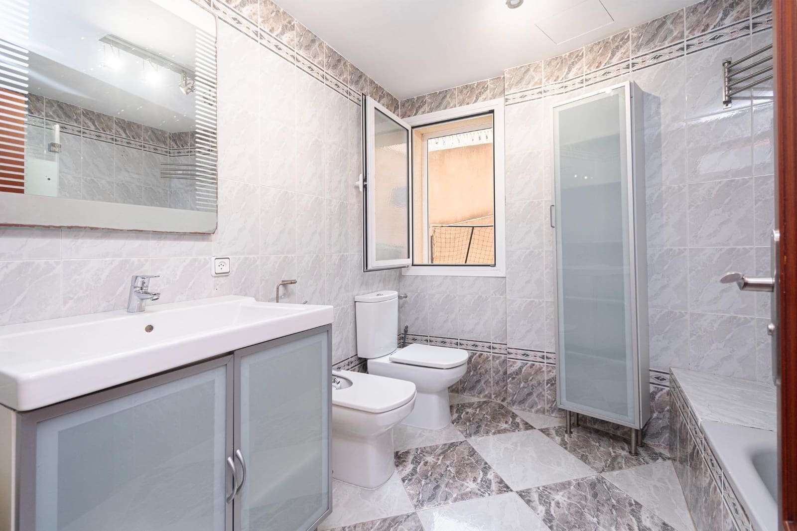 3 bedroom Apartment for sale in Palma de Mallorca with pool - € 670,000 (Ref: 9057731)