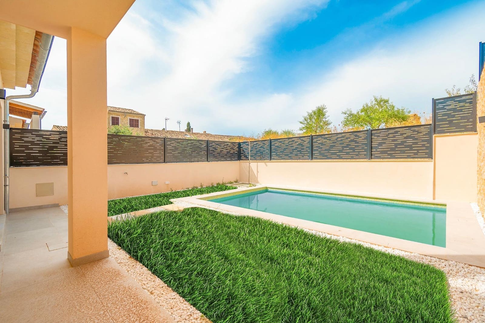 3 slaapkamer Villa te koop in Alaro met garage - € 1.150.000 (Ref: 9125215)