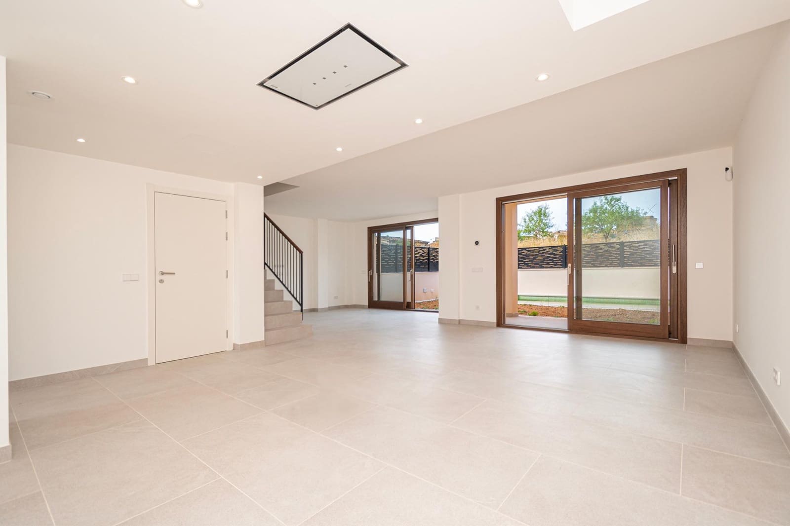 3 bedroom Villa for sale in Alaro with garage - € 1,150,000 (Ref: 9125215)