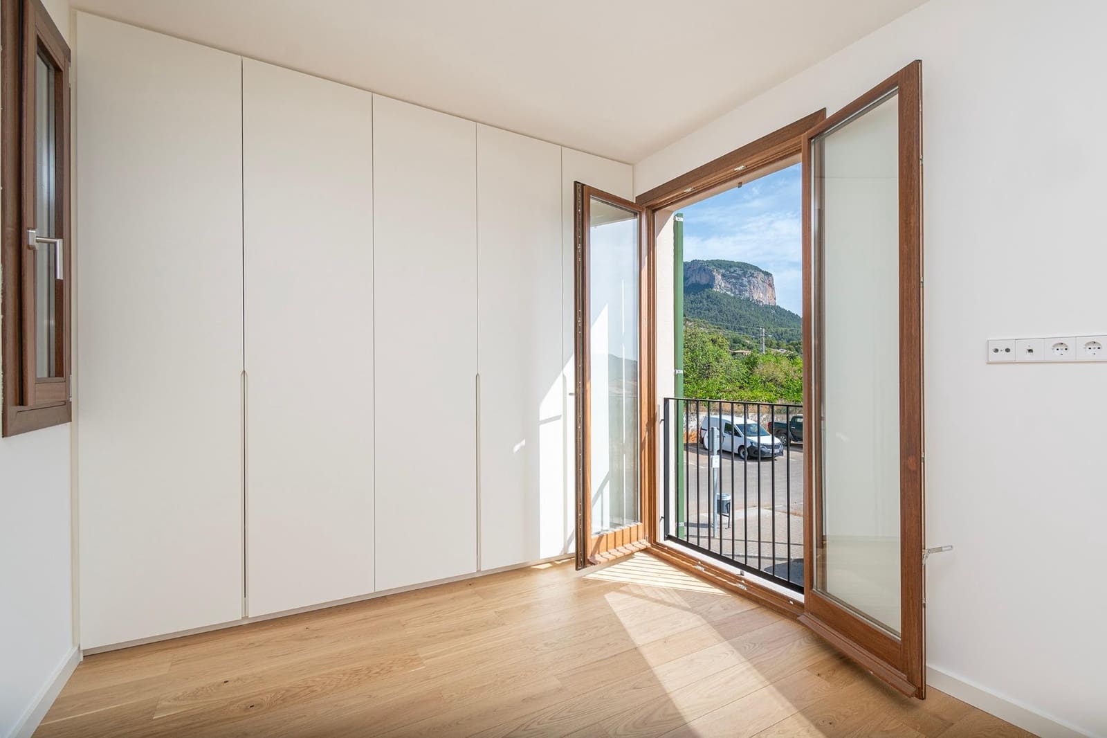 3 bedroom Villa for sale in Alaro with garage - € 1,150,000 (Ref: 9125215)