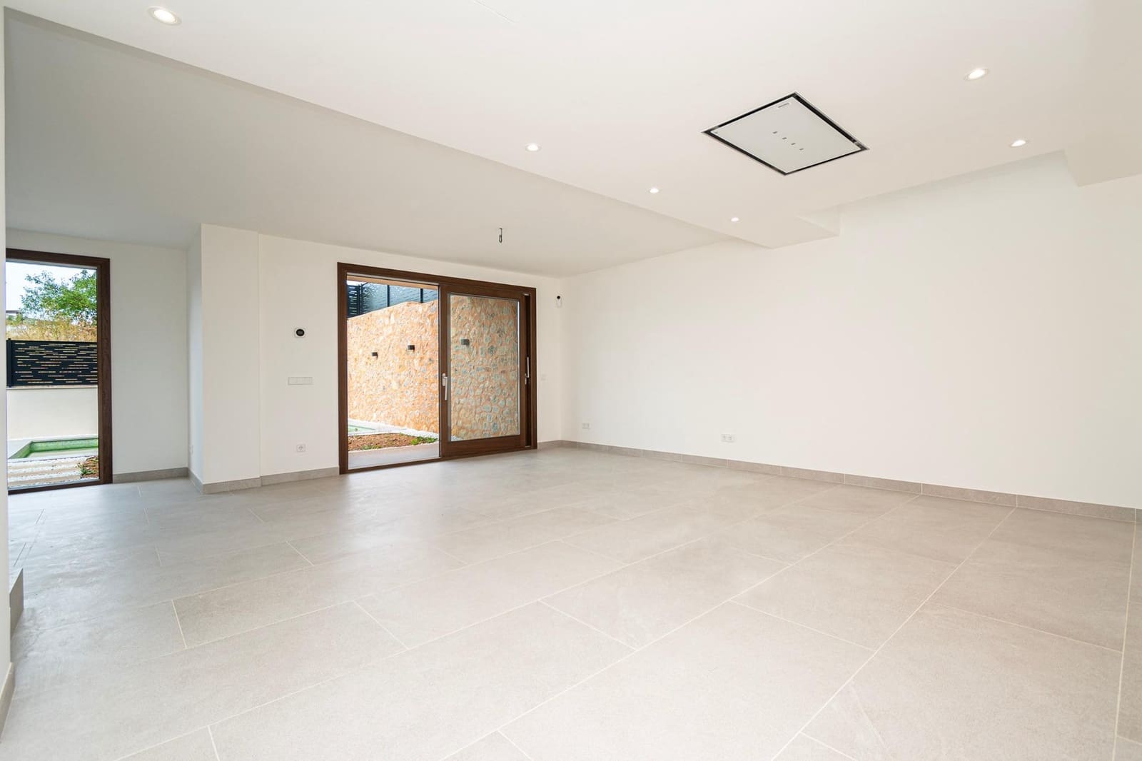 3 bedroom Villa for sale in Alaro with garage - € 1,150,000 (Ref: 9125215)