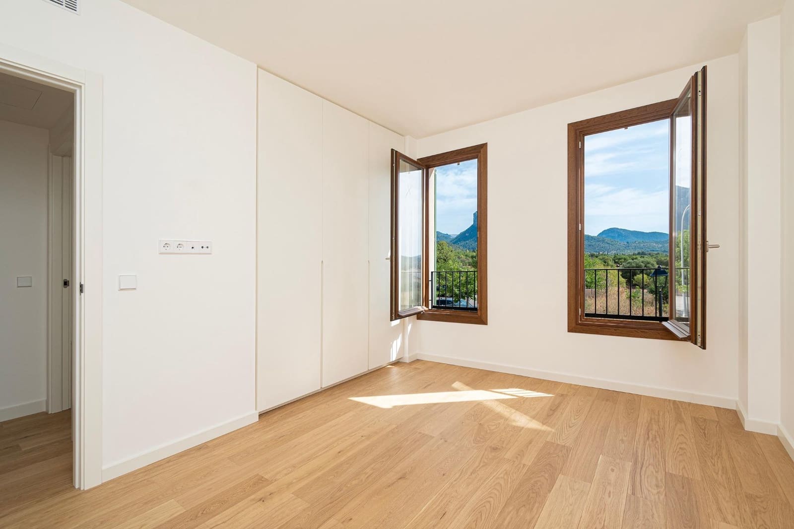 3 bedroom Villa for sale in Alaro with garage - € 1,150,000 (Ref: 9125215)