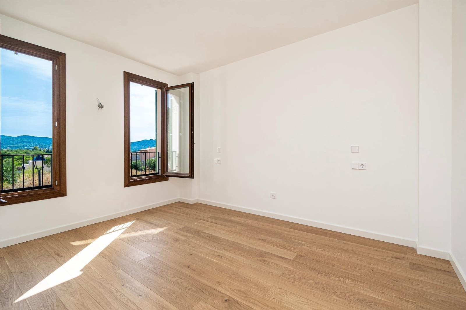 3 bedroom Villa for sale in Alaro with garage - € 1,150,000 (Ref: 9125215)