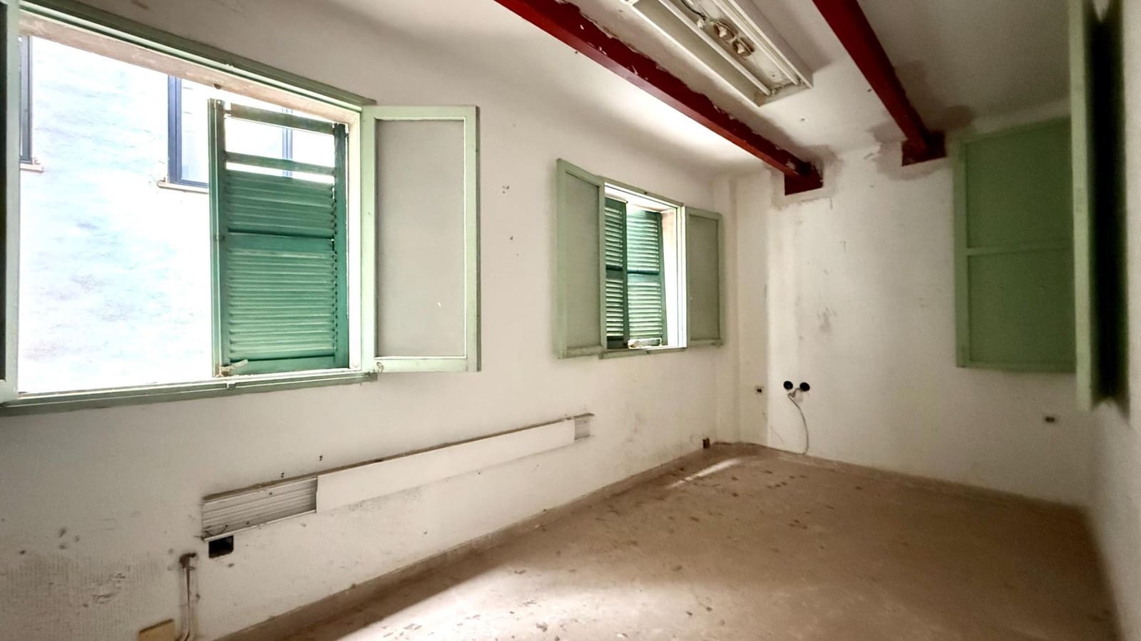 4 bedroom Commercial for sale in Palma de Mallorca - € 547,000 (Ref: 9449558)