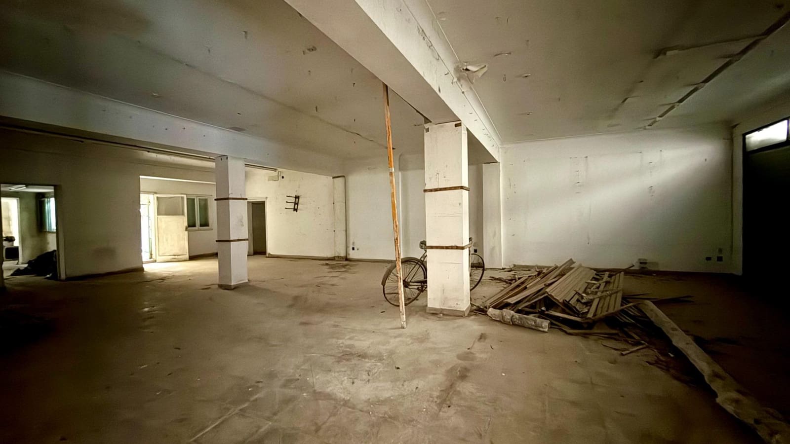 4 bedroom Commercial for sale in Palma de Mallorca - € 547,000 (Ref: 9449558)