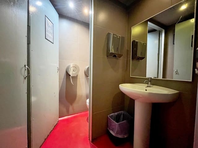 Commercial for sale in Palma de Mallorca - € 200,000 (Ref: 9452277)