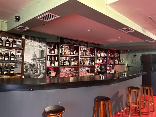 Commercial for sale in Palma de Mallorca - € 200,000 (Ref: 9452277)