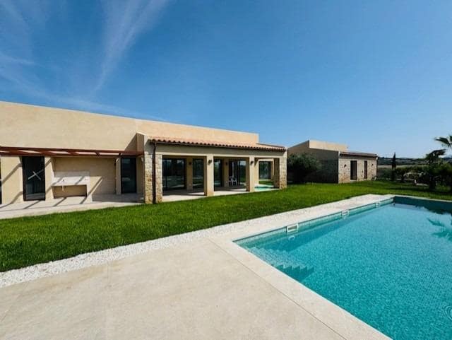 4 bedroom Finca/Country House for sale in Petra with pool - € 1,790,000 (Ref: 9625879)