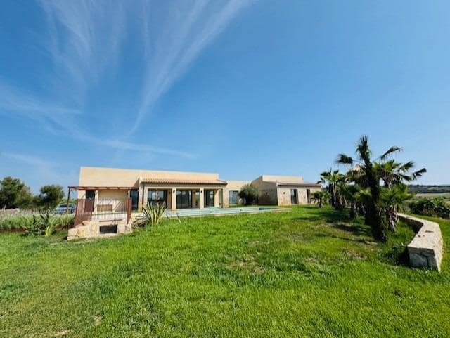 4 bedroom Finca/Country House for sale in Petra with pool - € 1,790,000 (Ref: 9625879)