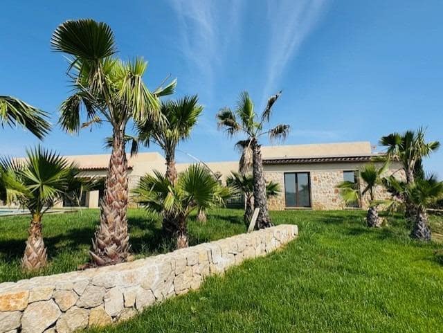 4 bedroom Finca/Country House for sale in Petra with pool - € 1,790,000 (Ref: 9625879)