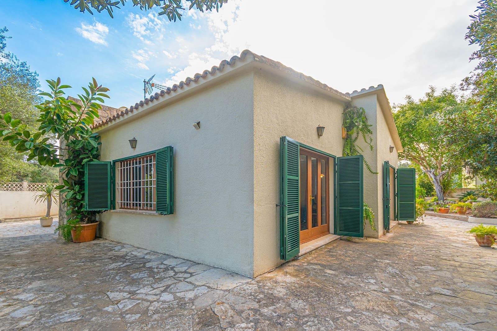 3 bedroom Villa for sale in Cala Murada with pool garage - € 950,000 (Ref: 9770772)