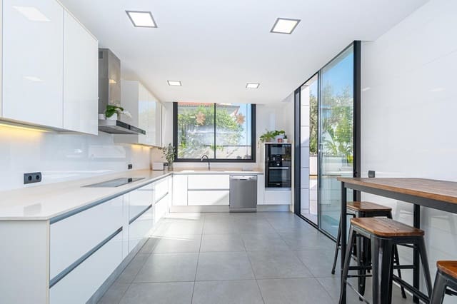 4 Zimmer Villa zu verkaufen in Palma de Mallorca mit Pool Garage - 1.875.000 € (Ref: 9773239)