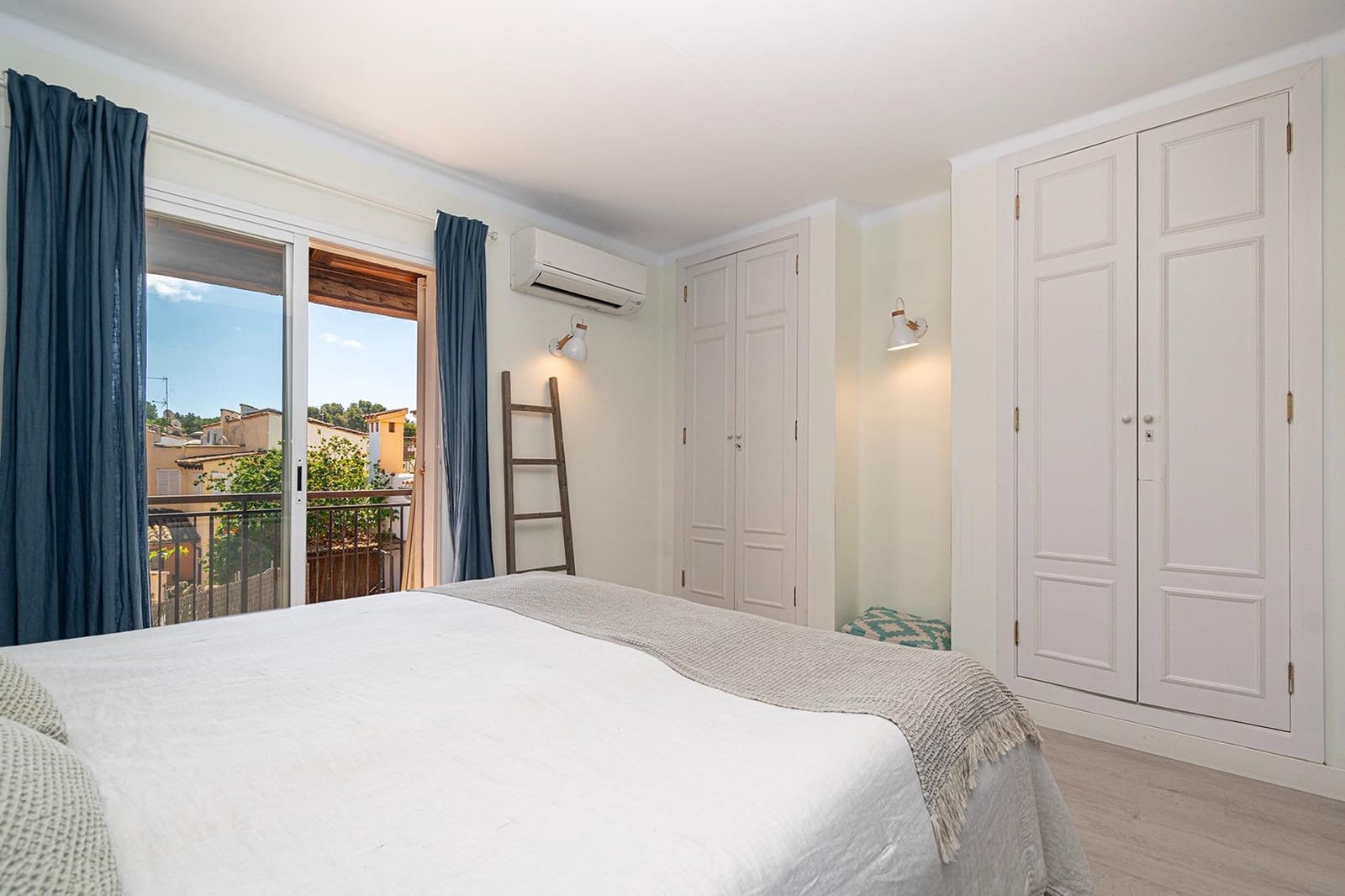 5 bedroom Terraced Villa for sale in Bendinat with pool - € 1,190,000 (Ref: 9839459)