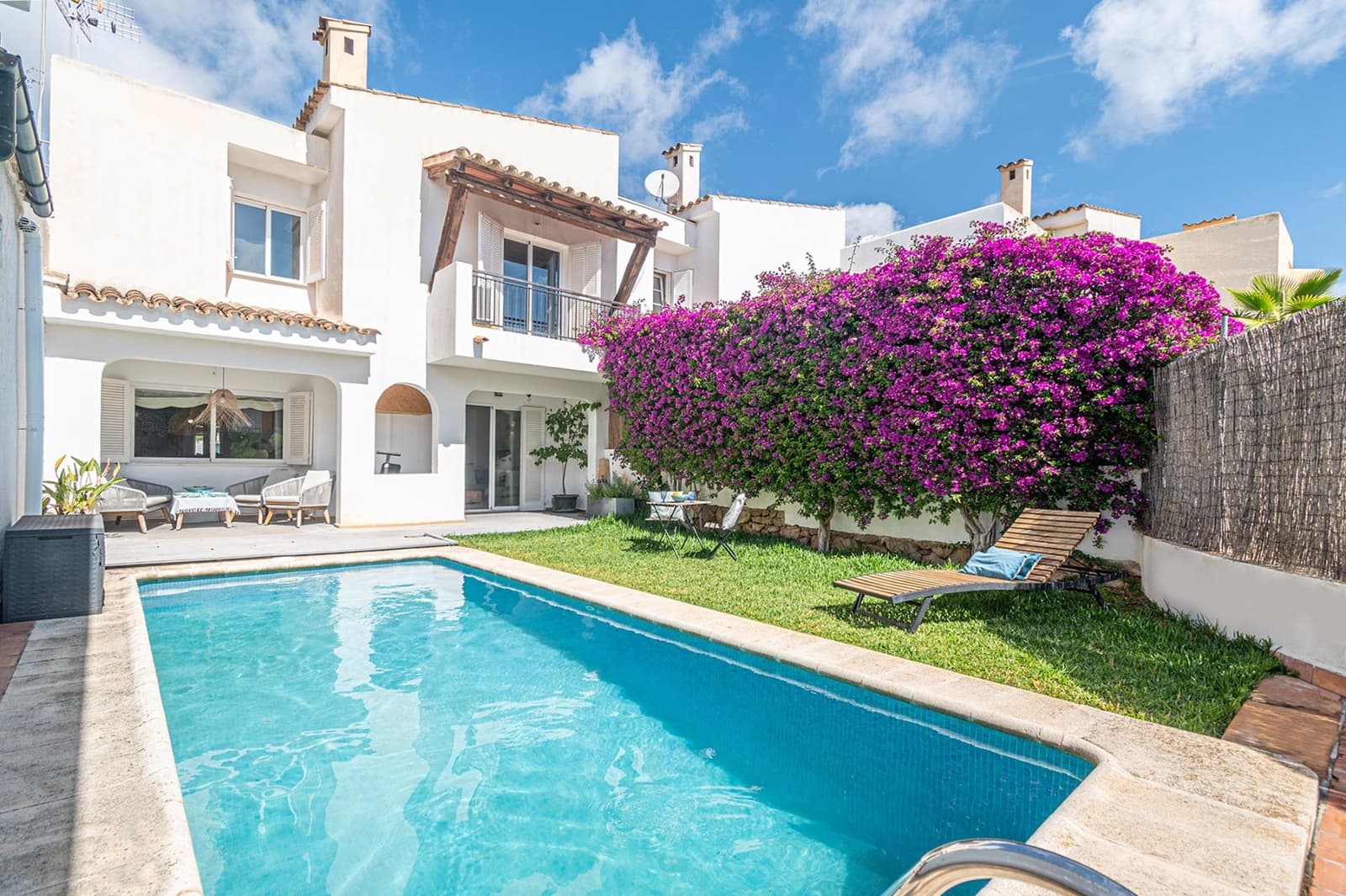 5 bedroom Terraced Villa for sale in Bendinat with pool - € 1,190,000 (Ref: 9839459)